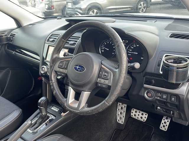 スバル フォレスター S－リミテッド 鹿児島県 2016(平28)年 7.3万km クリスタルホワイトP ワンオーナー/DIATONE NAVI/フルセグ/Bluetooth/バックカメラ/アイサイト/全席シートヒーター/前席パワーシート/パドルシフト/ステアリングスイッチ/ハーフレザーシート/ETC/デュアルエアコン/トノカバー/純正18インチAW/純正フロアマット/スマートキー2本/保証書/取扱説明書