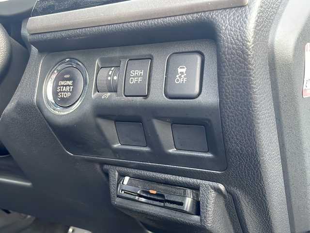 スバル フォレスター S－リミテッド 鹿児島県 2016(平28)年 7.3万km クリスタルホワイトP ワンオーナー/DIATONE NAVI/フルセグ/Bluetooth/バックカメラ/アイサイト/全席シートヒーター/前席パワーシート/パドルシフト/ステアリングスイッチ/ハーフレザーシート/ETC/デュアルエアコン/トノカバー/純正18インチAW/純正フロアマット/スマートキー2本/保証書/取扱説明書