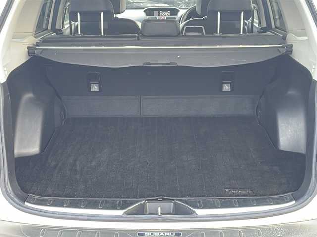 スバル フォレスター S－リミテッド 鹿児島県 2016(平28)年 7.3万km クリスタルホワイトP ワンオーナー/DIATONE NAVI/フルセグ/Bluetooth/バックカメラ/アイサイト/全席シートヒーター/前席パワーシート/パドルシフト/ステアリングスイッチ/ハーフレザーシート/ETC/デュアルエアコン/トノカバー/純正18インチAW/純正フロアマット/スマートキー2本/保証書/取扱説明書