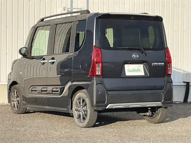 ダイハツ タント ファンクロス 熊本県 2022(令4)年 6.1万km クロムグレーメタリック 純正ディスプレイオーディオ/・AM/FM/USB/iPod/HDMI/BT/・AppleCarPlay/AndroidAuto/・フルセグTV/バックカメラ/アイドリングストップ/横滑り防止機能/衝突被害軽減ブレーキ/クリアランスソナー/オートマチックハイビーム/前後コーナーセンサー/ステアリングリモコン/オートライト/・フォグランプ/・LEDライト/・ヘッドライトレベライザー/電動格納ミラー/D/N席シートヒーター/電動サイドブレーキ/・ホールドボタン/ルーフレール/純正アルミホイール/純正フロアマット/スマートキー/・スペアキー