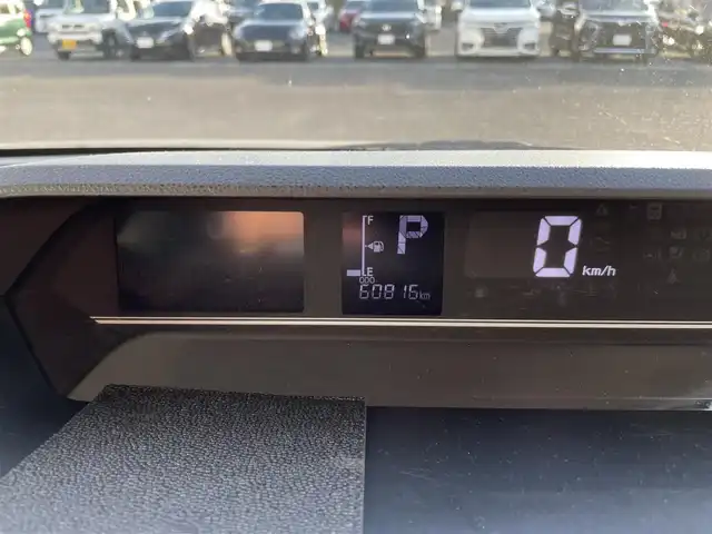 ダイハツ タント ファンクロス 熊本県 2022(令4)年 6.1万km クロムグレーメタリック 純正ディスプレイオーディオ/・AM/FM/USB/iPod/HDMI/BT/・AppleCarPlay/AndroidAuto/・フルセグTV/バックカメラ/アイドリングストップ/横滑り防止機能/衝突被害軽減ブレーキ/クリアランスソナー/オートマチックハイビーム/前後コーナーセンサー/ステアリングリモコン/オートライト/・フォグランプ/・LEDライト/・ヘッドライトレベライザー/電動格納ミラー/D/N席シートヒーター/電動サイドブレーキ/・ホールドボタン/ルーフレール/純正アルミホイール/純正フロアマット/スマートキー/・スペアキー