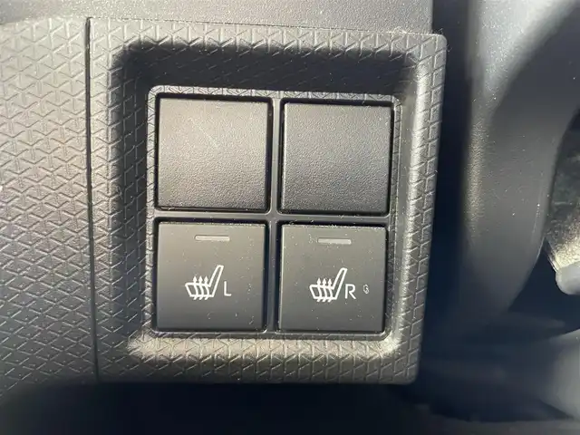 ダイハツ タント ファンクロス 熊本県 2022(令4)年 6.1万km クロムグレーメタリック 純正ディスプレイオーディオ/・AM/FM/USB/iPod/HDMI/BT/・AppleCarPlay/AndroidAuto/・フルセグTV/バックカメラ/アイドリングストップ/横滑り防止機能/衝突被害軽減ブレーキ/クリアランスソナー/オートマチックハイビーム/前後コーナーセンサー/ステアリングリモコン/オートライト/・フォグランプ/・LEDライト/・ヘッドライトレベライザー/電動格納ミラー/D/N席シートヒーター/電動サイドブレーキ/・ホールドボタン/ルーフレール/純正アルミホイール/純正フロアマット/スマートキー/・スペアキー