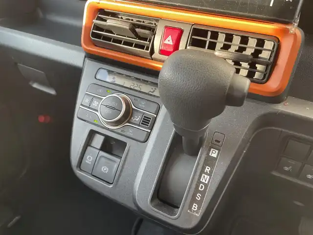 ダイハツ タント ファンクロス 熊本県 2022(令4)年 6.1万km クロムグレーメタリック 純正ディスプレイオーディオ/・AM/FM/USB/iPod/HDMI/BT/・AppleCarPlay/AndroidAuto/・フルセグTV/バックカメラ/アイドリングストップ/横滑り防止機能/衝突被害軽減ブレーキ/クリアランスソナー/オートマチックハイビーム/前後コーナーセンサー/ステアリングリモコン/オートライト/・フォグランプ/・LEDライト/・ヘッドライトレベライザー/電動格納ミラー/D/N席シートヒーター/電動サイドブレーキ/・ホールドボタン/ルーフレール/純正アルミホイール/純正フロアマット/スマートキー/・スペアキー