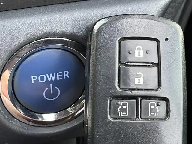 トヨタ ヴォクシー ハイブリッド X 東京都 2015(平27)年 10.6万km ダークバイオレットマイカメタリック 純正ナビ　/ＣＤ　/Ｂｌｕｅｔｏｏｔｈ　/ＤＶＤ　/バックカメラ　/両側電動スライドドア　/フリップダウンモニター　/前後ドライブレコーダー　/ＥＴＣ　/テレビキャンセラー　/純正アルミホイール　/衝突被害軽減ブレーキ/ABS/横滑り防止装置/オートライト