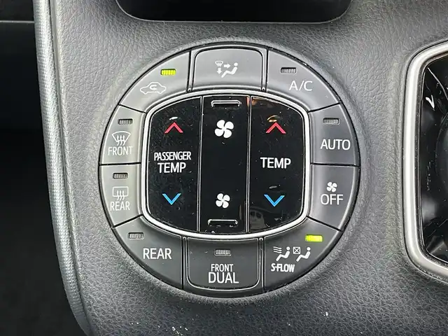 トヨタ ヴォクシー ハイブリッド X 東京都 2015(平27)年 10.6万km ダークバイオレットマイカメタリック 純正ナビ　/ＣＤ　/Ｂｌｕｅｔｏｏｔｈ　/ＤＶＤ　/バックカメラ　/両側電動スライドドア　/フリップダウンモニター　/前後ドライブレコーダー　/ＥＴＣ　/テレビキャンセラー　/純正アルミホイール　/衝突被害軽減ブレーキ/ABS/横滑り防止装置/オートライト