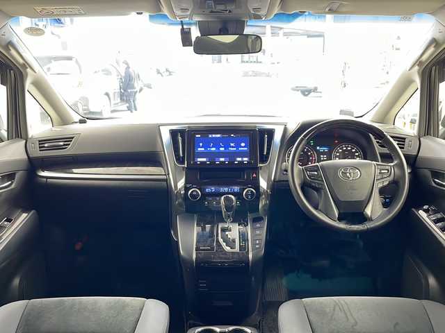 トヨタ アルファード S 兵庫県 2019(令1)年 6.5万km ブラック ・トヨタセーフティーセンス/・プリクラッシュセーフティ/・レーントレーシングアシスト/・クリアランスソナー/・パーキングサポートブレーキ/・ロードサインアシスト/・先行車発進お知らせ/・オートマチックハイビーム/・純正9インチナビ＆フルセグ＆BT＆DVD/・バックカメラ/・純正フリップダウンモニター/・AC100V電源/・片側パワースライドドア/・純正フロアマット/・ビルトインETC2.0/・スマートキー/・プッシュスタート/・ナノイー/・純正18インチアルミホイール/・LEDヘッドライト/・フォグランプ/・オートライト/・ウォークスルー/・カーテンエアバック/・W＋サイドエアバック