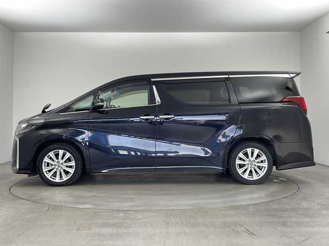 トヨタ アルファード S 兵庫県 2019(令1)年 6.5万km ブラック ・トヨタセーフティーセンス/・プリクラッシュセーフティ/・レーントレーシングアシスト/・クリアランスソナー/・パーキングサポートブレーキ/・ロードサインアシスト/・先行車発進お知らせ/・オートマチックハイビーム/・純正9インチナビ＆フルセグ＆BT＆DVD/・バックカメラ/・純正フリップダウンモニター/・AC100V電源/・片側パワースライドドア/・純正フロアマット/・ビルトインETC2.0/・スマートキー/・プッシュスタート/・ナノイー/・純正18インチアルミホイール/・LEDヘッドライト/・フォグランプ/・オートライト/・ウォークスルー/・カーテンエアバック/・W＋サイドエアバック