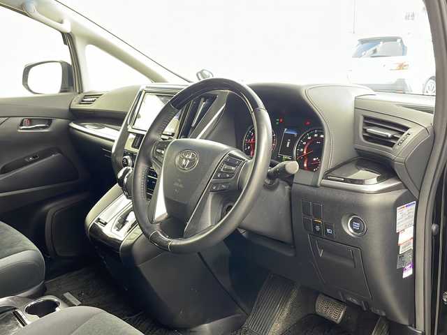 トヨタ アルファード S 兵庫県 2019(令1)年 6.5万km ブラック ・トヨタセーフティーセンス/・プリクラッシュセーフティ/・レーントレーシングアシスト/・クリアランスソナー/・パーキングサポートブレーキ/・ロードサインアシスト/・先行車発進お知らせ/・オートマチックハイビーム/・純正9インチナビ＆フルセグ＆BT＆DVD/・バックカメラ/・純正フリップダウンモニター/・AC100V電源/・片側パワースライドドア/・純正フロアマット/・ビルトインETC2.0/・スマートキー/・プッシュスタート/・ナノイー/・純正18インチアルミホイール/・LEDヘッドライト/・フォグランプ/・オートライト/・ウォークスルー/・カーテンエアバック/・W＋サイドエアバック