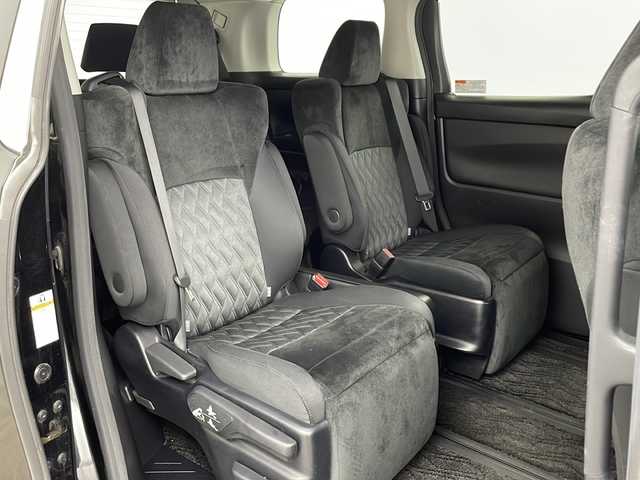 トヨタ アルファード S 兵庫県 2019(令1)年 6.5万km ブラック ・トヨタセーフティーセンス/・プリクラッシュセーフティ/・レーントレーシングアシスト/・クリアランスソナー/・パーキングサポートブレーキ/・ロードサインアシスト/・先行車発進お知らせ/・オートマチックハイビーム/・純正9インチナビ＆フルセグ＆BT＆DVD/・バックカメラ/・純正フリップダウンモニター/・AC100V電源/・片側パワースライドドア/・純正フロアマット/・ビルトインETC2.0/・スマートキー/・プッシュスタート/・ナノイー/・純正18インチアルミホイール/・LEDヘッドライト/・フォグランプ/・オートライト/・ウォークスルー/・カーテンエアバック/・W＋サイドエアバック