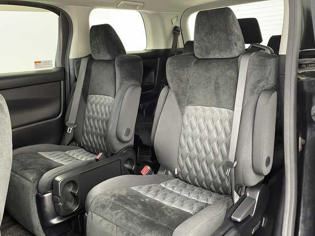 トヨタ アルファード S 兵庫県 2019(令1)年 6.5万km ブラック ・トヨタセーフティーセンス/・プリクラッシュセーフティ/・レーントレーシングアシスト/・クリアランスソナー/・パーキングサポートブレーキ/・ロードサインアシスト/・先行車発進お知らせ/・オートマチックハイビーム/・純正9インチナビ＆フルセグ＆BT＆DVD/・バックカメラ/・純正フリップダウンモニター/・AC100V電源/・片側パワースライドドア/・純正フロアマット/・ビルトインETC2.0/・スマートキー/・プッシュスタート/・ナノイー/・純正18インチアルミホイール/・LEDヘッドライト/・フォグランプ/・オートライト/・ウォークスルー/・カーテンエアバック/・W＋サイドエアバック