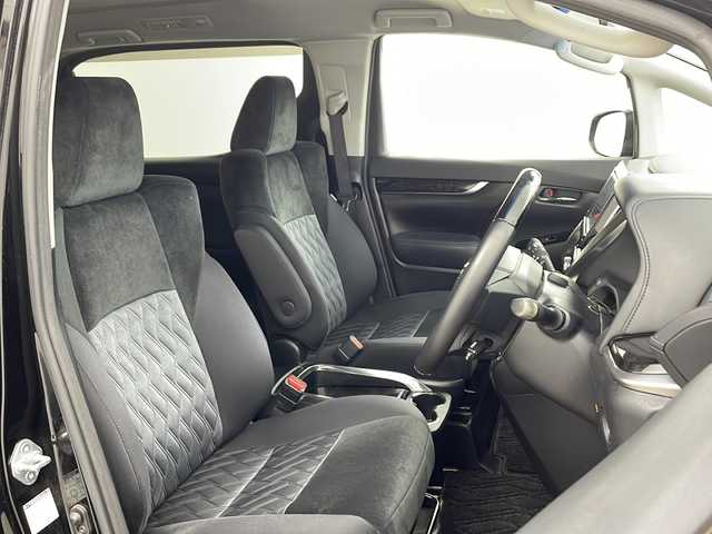 トヨタ アルファード S 兵庫県 2019(令1)年 6.5万km ブラック ・トヨタセーフティーセンス/・プリクラッシュセーフティ/・レーントレーシングアシスト/・クリアランスソナー/・パーキングサポートブレーキ/・ロードサインアシスト/・先行車発進お知らせ/・オートマチックハイビーム/・純正9インチナビ＆フルセグ＆BT＆DVD/・バックカメラ/・純正フリップダウンモニター/・AC100V電源/・片側パワースライドドア/・純正フロアマット/・ビルトインETC2.0/・スマートキー/・プッシュスタート/・ナノイー/・純正18インチアルミホイール/・LEDヘッドライト/・フォグランプ/・オートライト/・ウォークスルー/・カーテンエアバック/・W＋サイドエアバック