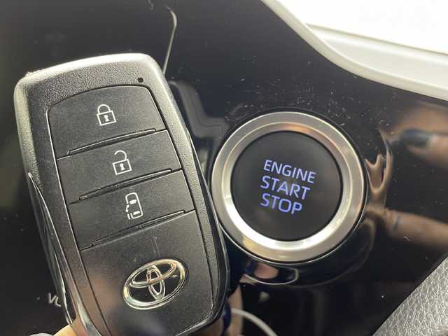 トヨタ ヴォクシー S－G 茨城県 2022(令4)年 3.1万km アティチュードブラックマイカ 方位磁針/CD/DVD/USB/Miracast/ドライブレコーダー/フルセグテレビ/バックカメラ/フリップダウンモニター/ドアバイザー/パワースライドドア/オートマチックハイビーム