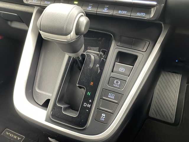 トヨタ ヴォクシー S－G 茨城県 2022(令4)年 3.1万km アティチュードブラックマイカ 方位磁針/CD/DVD/USB/Miracast/ドライブレコーダー/フルセグテレビ/バックカメラ/フリップダウンモニター/ドアバイザー/パワースライドドア/オートマチックハイビーム