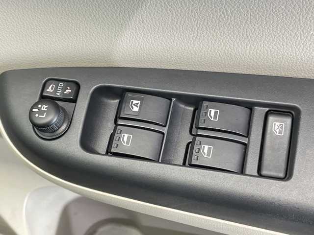 トヨタ パッソ X Lパッケージ S 栃木県 2018(平30)年 5.9万km パールホワイトⅢ スマートアシスト/純正ナビ/（CD/TV/Bluetooth/AUX/SD）/バックカメラ/ビルトインETC/プッシュスタート/スマートキー/禁煙車/スマートキー/プッシュスタート/アイドリングストップ/純正フロアマット