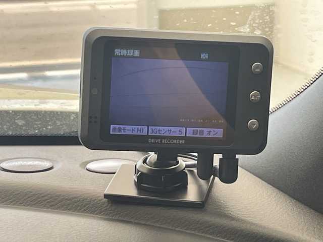 日産 キックス オーテック 沖縄県 2021(令3)年 5.6万km ブリリアントホワイトパール 純正9インチナビ/（フルセグTV/CD/DVD/Bluetooth）/全方位カメラ/ETC/前後ドライブレコーダー/デジタルインナーミラー/プロパイロット/シートヒーター/プッシュスタート/スマートキー/ハーフレザーシート/LEDヘッドライト