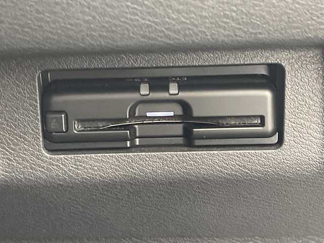 日産 キックス オーテック 沖縄県 2021(令3)年 5.6万km ブリリアントホワイトパール 純正9インチナビ/（フルセグTV/CD/DVD/Bluetooth）/全方位カメラ/ETC/前後ドライブレコーダー/デジタルインナーミラー/プロパイロット/シートヒーター/プッシュスタート/スマートキー/ハーフレザーシート/LEDヘッドライト