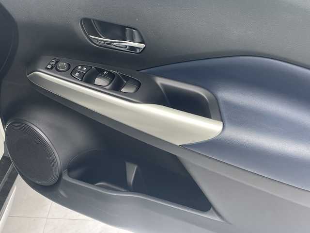 日産 キックス オーテック 沖縄県 2021(令3)年 5.6万km ブリリアントホワイトパール 純正9インチナビ/（フルセグTV/CD/DVD/Bluetooth）/全方位カメラ/ETC/前後ドライブレコーダー/デジタルインナーミラー/プロパイロット/シートヒーター/プッシュスタート/スマートキー/ハーフレザーシート/LEDヘッドライト