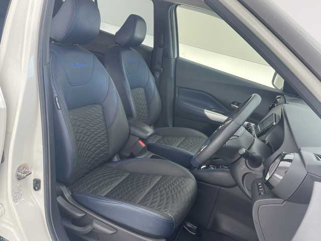 日産 キックス オーテック 沖縄県 2021(令3)年 5.6万km ブリリアントホワイトパール 純正9インチナビ/（フルセグTV/CD/DVD/Bluetooth）/全方位カメラ/ETC/前後ドライブレコーダー/デジタルインナーミラー/プロパイロット/シートヒーター/プッシュスタート/スマートキー/ハーフレザーシート/LEDヘッドライト