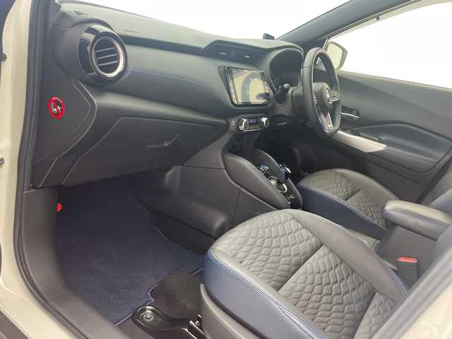 日産 キックス オーテック 沖縄県 2021(令3)年 5.6万km ブリリアントホワイトパール 純正9インチナビ/（フルセグTV/CD/DVD/Bluetooth）/全方位カメラ/ETC/前後ドライブレコーダー/デジタルインナーミラー/プロパイロット/シートヒーター/プッシュスタート/スマートキー/ハーフレザーシート/LEDヘッドライト