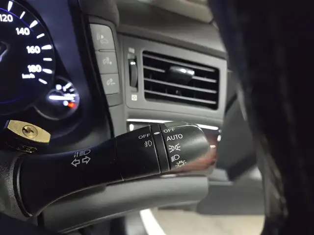 日産 シーマ ハイブリッド VIP G 茨城県 2013(平25)年 6.1万km クリスタルホワイトパール ワンオーナー/ガラスサンルーフ/純正8型ナビ/フルセグTV/後席プライベートシアターシステム/BOSEサラウンドサウンド/バックカメラ/ビルトインETC/ドライブレコーダー/レーダークルーズコントロール/前方車両接近警報/車線逸脱防止支援システム/ステアリング連動HIDヘッドランプ/革巻きステアリング/ステアリングスイッチ/セミアニリン革シート/シートヒーター/前席パワーシート/エアシート/運転席ポジションメモリー/助手席パワーオットマン/純正18インチアルミホイール/スマートキー/プッシュエンジンスターター/禁煙車