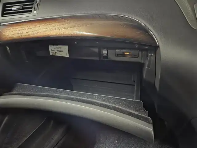 日産 シーマ ハイブリッド VIP G 茨城県 2013(平25)年 6.1万km クリスタルホワイトパール ワンオーナー/ガラスサンルーフ/純正8型ナビ/フルセグTV/後席プライベートシアターシステム/BOSEサラウンドサウンド/バックカメラ/ビルトインETC/ドライブレコーダー/レーダークルーズコントロール/前方車両接近警報/車線逸脱防止支援システム/ステアリング連動HIDヘッドランプ/革巻きステアリング/ステアリングスイッチ/セミアニリン革シート/シートヒーター/前席パワーシート/エアシート/運転席ポジションメモリー/助手席パワーオットマン/純正18インチアルミホイール/スマートキー/プッシュエンジンスターター/禁煙車