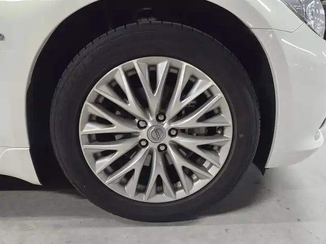 日産 シーマ ハイブリッド VIP G 茨城県 2013(平25)年 6.1万km クリスタルホワイトパール ワンオーナー/ガラスサンルーフ/純正8型ナビ/フルセグTV/後席プライベートシアターシステム/BOSEサラウンドサウンド/バックカメラ/ビルトインETC/ドライブレコーダー/レーダークルーズコントロール/前方車両接近警報/車線逸脱防止支援システム/ステアリング連動HIDヘッドランプ/革巻きステアリング/ステアリングスイッチ/セミアニリン革シート/シートヒーター/前席パワーシート/エアシート/運転席ポジションメモリー/助手席パワーオットマン/純正18インチアルミホイール/スマートキー/プッシュエンジンスターター/禁煙車