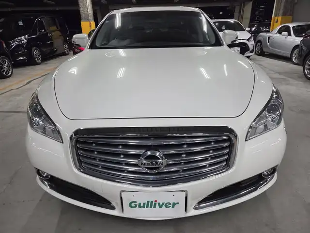 日産 シーマ ハイブリッド VIP G 茨城県 2013(平25)年 6.1万km クリスタルホワイトパール ワンオーナー/ガラスサンルーフ/純正8型ナビ/フルセグTV/後席プライベートシアターシステム/BOSEサラウンドサウンド/バックカメラ/ビルトインETC/ドライブレコーダー/レーダークルーズコントロール/前方車両接近警報/車線逸脱防止支援システム/ステアリング連動HIDヘッドランプ/革巻きステアリング/ステアリングスイッチ/セミアニリン革シート/シートヒーター/前席パワーシート/エアシート/運転席ポジションメモリー/助手席パワーオットマン/純正18インチアルミホイール/スマートキー/プッシュエンジンスターター/禁煙車