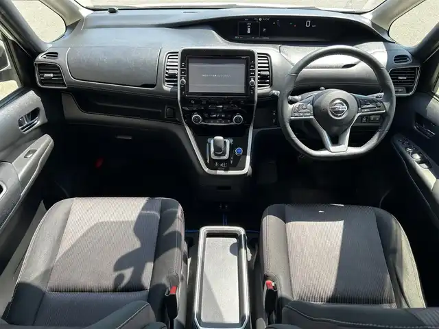 日産 セレナ e－パワー ハイウェイスター V 和歌山県 2019(令1)年 2.4万km ブリリアントホワイトパール 純正９型ナビ/社外フリップダウンモニター/フルセグTV/アラウンドビューモニター/（BT/CD/DVD)/エマージェンシーブレーキ/クルーズコントロール/コーナーセンサー/横滑り防止装置/両側パワースライドドア/ハンズフリーオートスライドドア/ドライブレコーダー/ETC/純正フロアマット/純正アルミホイール/LEDヘッドライト/オートライト