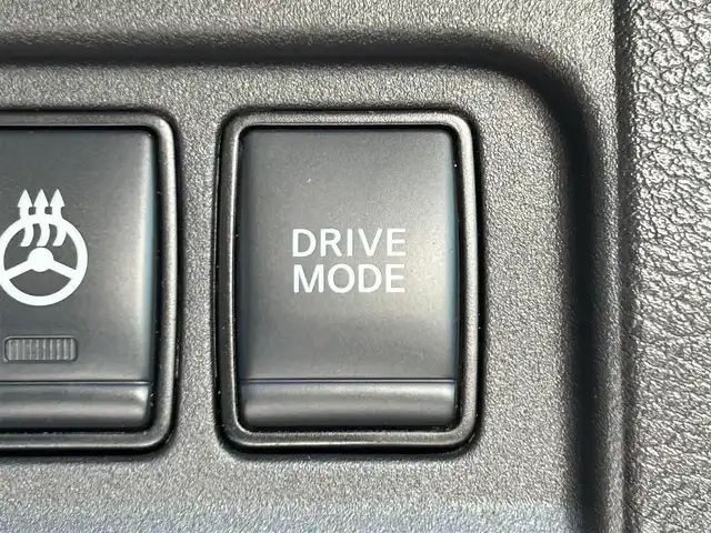 日産 セレナ e－パワー ハイウェイスター V 和歌山県 2019(令1)年 2.4万km ブリリアントホワイトパール 純正９型ナビ/社外フリップダウンモニター/フルセグTV/アラウンドビューモニター/（BT/CD/DVD)/エマージェンシーブレーキ/クルーズコントロール/コーナーセンサー/横滑り防止装置/両側パワースライドドア/ハンズフリーオートスライドドア/ドライブレコーダー/ETC/純正フロアマット/純正アルミホイール/LEDヘッドライト/オートライト