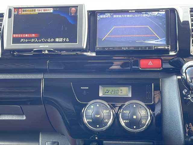 トヨタ ハイエース GL ロング 青森県 2013(平25)年 9.9万km ブラックマイカ 4WD/社外ナビ・フルセグTV/CD・DVD・Bluetooth/フリップダウンモニター×2/バックカメラ/パワースライドドア/前後ドライブレコーダー/社外スピーカー/AC100V100W/キーレスキー/社外エンジンスターター/ETC/HIDライト/LEDフォグランプ/社外16インチアルミ/ローダウン/フロント・リアエアロ