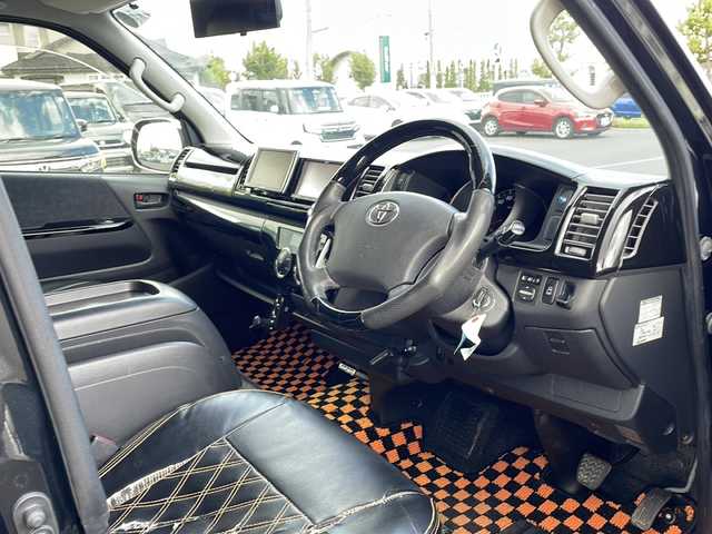 トヨタ ハイエース GL ロング 青森県 2013(平25)年 9.9万km ブラックマイカ 4WD/社外ナビ・フルセグTV/CD・DVD・Bluetooth/フリップダウンモニター×2/バックカメラ/パワースライドドア/前後ドライブレコーダー/社外スピーカー/AC100V100W/キーレスキー/社外エンジンスターター/ETC/HIDライト/LEDフォグランプ/社外16インチアルミ/ローダウン/フロント・リアエアロ