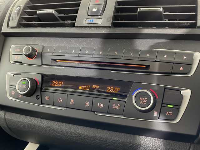 ＢＭＷ １１６ｉ 福岡県 2013(平25)年 10.9万km 紺 ワンオーナー/純正HDDナビ/・AM/FM/CD/DVD/BT/・バックモニター/クルーズコントロール/ハーフレザーシート/キセノンライト/・オートライト/・フォグランプ/ETC/プッシュスタート/スマートキー×2/フロアマット/ドアバイザー