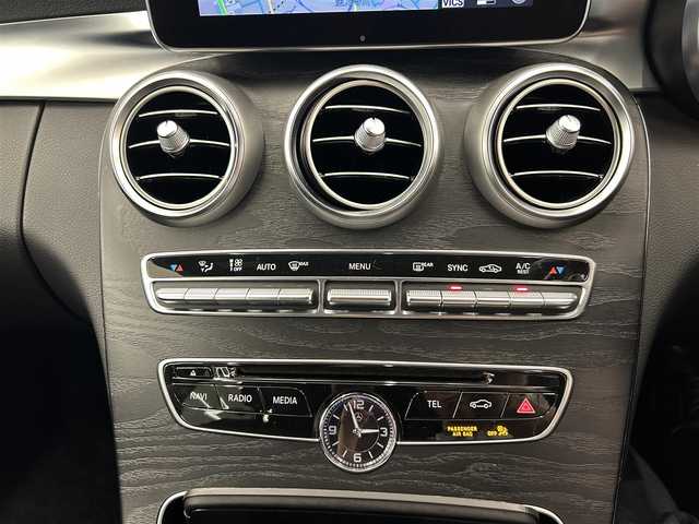 メルセデス・ベンツ Ｃ２００ 岡山県 2016(平28)年 4.7万km ポーラホワイト 純正ナビ/Bluetooth/バックカメラ/レーダーセーフティーパッケージ/レザーシート/ブラインドスポット/クルーズコントロール/レーンアシスト/ステアリングアシスト/ダイナミックセレクト/ヘッドアップディスプレイ/コーナーセンサー/横滑り防止装置/衝突軽減防止装置/純正アルミ