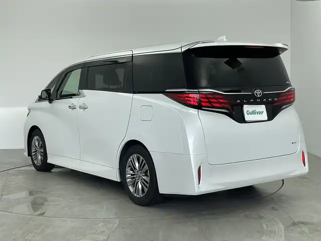 トヨタ アルファードハイブリット Z 愛知県 2023(令5)年 3.7万km プラチナホワイトパールマイカ メーカー14インチDA/（AM/FM/BT/フルセグTV）/13.2型有機EL後席ディスプレイ/全方位バックカメラ/合皮シート/前席パワーシート/前席＋二列目シートベンチレーション/前席＋二列目シートヒーター/ステアリングヒーター/前後ドラレコ/電動リアゲート/置くだけ充電/ユニバーサルステップ/トヨタセーフティセンス/・プリクラッシュセーフティ/・レーンキープアシスト/・ブラインドスポットモニター/・レーダークルーズコントロール/・クリアランスソナー/・ロードサインアシスト/・パーキングアシスト/・オートマチックハイビーム/100V電源/エコモード/EVモード/純正18AW/純正フロアマット/ドアバイザー/オートブレーキホールド/nanoeX/カーテンエアバッグ
