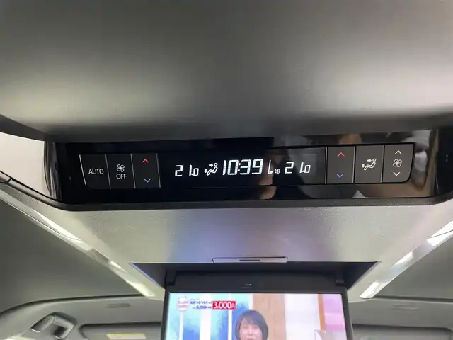 トヨタ アルファードハイブリット Z 愛知県 2023(令5)年 3.7万km プラチナホワイトパールマイカ メーカー14インチDA/（AM/FM/BT/フルセグTV）/13.2型有機EL後席ディスプレイ/全方位バックカメラ/合皮シート/前席パワーシート/前席＋二列目シートベンチレーション/前席＋二列目シートヒーター/ステアリングヒーター/前後ドラレコ/電動リアゲート/置くだけ充電/ユニバーサルステップ/トヨタセーフティセンス/・プリクラッシュセーフティ/・レーンキープアシスト/・ブラインドスポットモニター/・レーダークルーズコントロール/・クリアランスソナー/・ロードサインアシスト/・パーキングアシスト/・オートマチックハイビーム/100V電源/エコモード/EVモード/純正18AW/純正フロアマット/ドアバイザー/オートブレーキホールド/nanoeX/カーテンエアバッグ