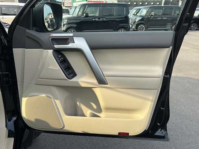 トヨタ ランドクルーザー プラド TX Lパッケージ マットブラED 茨城県 2023(令5)年 3.6万km ブラック Toyota Safety Sense/-・プリクラッシュセーフティ/レーンディパーチャーアラート/オートマチックハイビーム/レーダークルーズコントロール/サンルーフ/純正９インチメモリナビ/-Bluetooth/アラウンドビューモニター/ブラインドスポットモニター/LEDオートライト/革シート/DN席シートヒーター/DN席エアシート/DN席パワーシート/純正18インチアルミホイール/ルーフレール/ステアリングスイッチ/スマートキー/ビルトインETC2.0