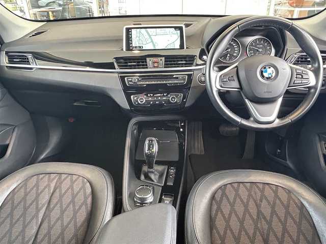 ＢＭＷ Ｘ１ sDrive 18i Xライン 茨城県 2017(平29)年 4.4万km ミネラルホワイト インテリジェントS/コンフォートA/純正HDDナビ/（AM.FM.CD.DVD.BT.USB）/バックカメラ/ミラー一体型ETC/ドライブレコーダー/ハーフレザーシート/D/N席シートヒーター/パワーバックドア/ステアリングスイッチ/スマートキー×2/保証書・取説