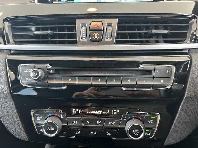 ＢＭＷ Ｘ１ sDrive 18i Xライン 茨城県 2017(平29)年 4.4万km ミネラルホワイト インテリジェントS/コンフォートA/純正HDDナビ/（AM.FM.CD.DVD.BT.USB）/バックカメラ/ミラー一体型ETC/ドライブレコーダー/ハーフレザーシート/D/N席シートヒーター/パワーバックドア/ステアリングスイッチ/スマートキー×2/保証書・取説