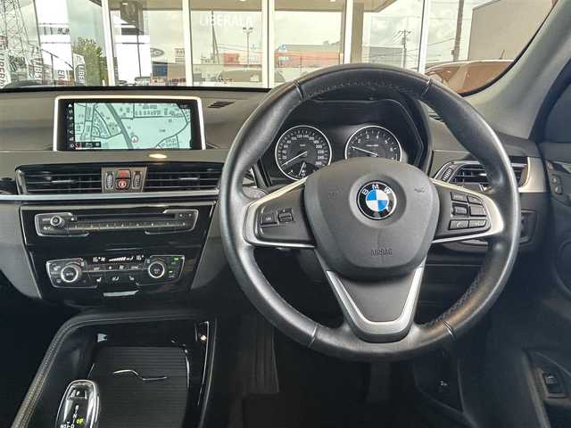 ＢＭＷ Ｘ１ sDrive 18i Xライン 茨城県 2017(平29)年 4.4万km ミネラルホワイト インテリジェントS/コンフォートA/純正HDDナビ/（AM.FM.CD.DVD.BT.USB）/バックカメラ/ミラー一体型ETC/ドライブレコーダー/ハーフレザーシート/D/N席シートヒーター/パワーバックドア/ステアリングスイッチ/スマートキー×2/保証書・取説