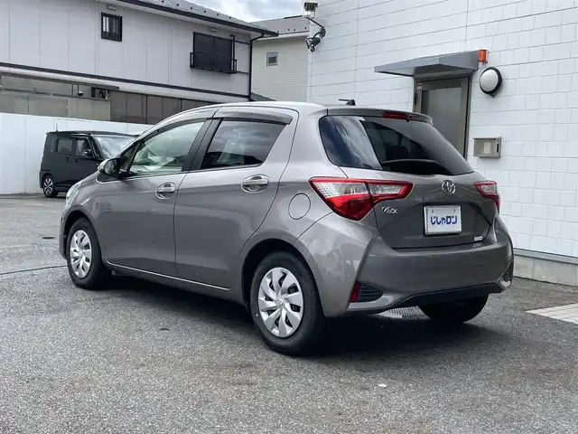 トヨタ ヴィッツ F 滋賀県 2017(平29)年 5.1万km アバンギャルドブロンズメタリック (株)IDOMが運営する【じしゃロン草津店】の自社ローン専用車両になりますこちらは現金またはオートローンご利用時の価格です。自社ローンご希望の方は別途その旨お申付け下さい/SDナビ/ワンセグテレビ（走行中視聴可能）/バックカメラ/アイドリングストップ/電格ウィンカーミラー/ドアバイザー/プッシュスタート/ETC/AM/FM/CD/DVD/Bluetooth/ステアリングリモコン/横滑り防止装置/レーンキープアシスト/衝突軽減システム