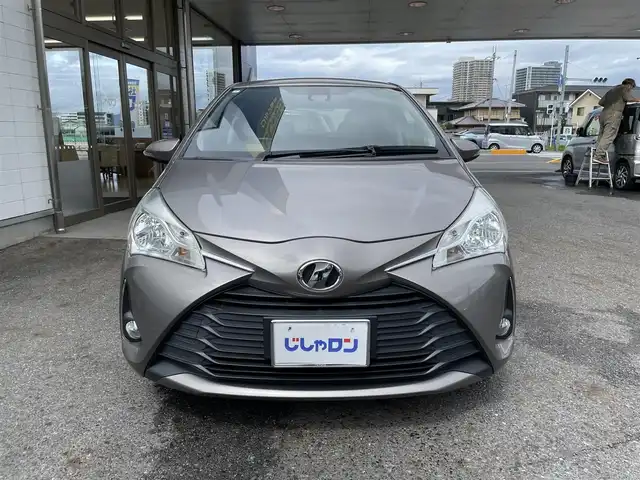 トヨタ ヴィッツ F 滋賀県 2017(平29)年 5.1万km アバンギャルドブロンズメタリック (株)IDOMが運営する【じしゃロン草津店】の自社ローン専用車両になりますこちらは現金またはオートローンご利用時の価格です。自社ローンご希望の方は別途その旨お申付け下さい/SDナビ/ワンセグテレビ（走行中視聴可能）/バックカメラ/アイドリングストップ/電格ウィンカーミラー/ドアバイザー/プッシュスタート/ETC/AM/FM/CD/DVD/Bluetooth/ステアリングリモコン/横滑り防止装置/レーンキープアシスト/衝突軽減システム