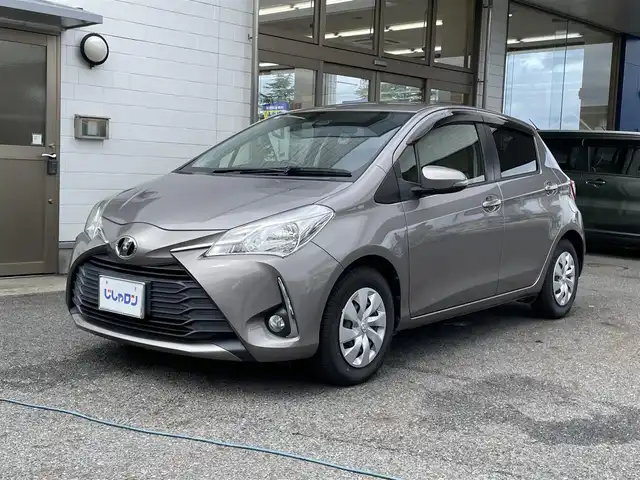 トヨタ ヴィッツ F 滋賀県 2017(平29)年 5.1万km アバンギャルドブロンズメタリック (株)IDOMが運営する【じしゃロン草津店】の自社ローン専用車両になりますこちらは現金またはオートローンご利用時の価格です。自社ローンご希望の方は別途その旨お申付け下さい/SDナビ/ワンセグテレビ（走行中視聴可能）/バックカメラ/アイドリングストップ/電格ウィンカーミラー/ドアバイザー/プッシュスタート/ETC/AM/FM/CD/DVD/Bluetooth/ステアリングリモコン/横滑り防止装置/レーンキープアシスト/衝突軽減システム