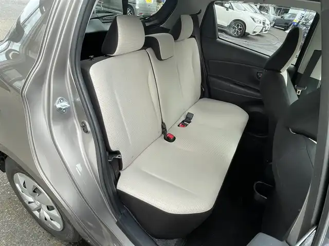 トヨタ ヴィッツ F 滋賀県 2017(平29)年 5.1万km アバンギャルドブロンズメタリック (株)IDOMが運営する【じしゃロン草津店】の自社ローン専用車両になりますこちらは現金またはオートローンご利用時の価格です。自社ローンご希望の方は別途その旨お申付け下さい/SDナビ/ワンセグテレビ（走行中視聴可能）/バックカメラ/アイドリングストップ/電格ウィンカーミラー/ドアバイザー/プッシュスタート/ETC/AM/FM/CD/DVD/Bluetooth/ステアリングリモコン/横滑り防止装置/レーンキープアシスト/衝突軽減システム