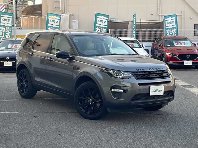 ランドローバー ランドローバー ディスカバリースポーツ 7プラス S E 愛知県 2016(平28)年 5.7万km グレーⅡ /正規ディーラー車//禁煙車//コリス・グレイ/ブラックコントラストルーフ//リアシートエンターテイメントシステム//メーカーナビ//フルセグ/CD/DVD/Bluetooth/MSV/USB/AUV//サラウンドカメラ//ETC//ルームミラー型ドラレコ//シーラスグレインドレザーシート//メモリー式パワーシート＆ランバーサポート//シートヒーター//電動テールゲート//テレインレスポンス//草地/砂利/雪/泥/わだち/砂地//ECO//AEB//ヒルディセントコントロール//19インチスタイルアロイAW//パドルシフト//ドライバーアシストプラスP//自動緊急ブレーキ//レーンデパーチャーウォーニング//パークディスタンスコントロール//パーキングコントロール//ブラインドスポットモニター//クルーズコントロール/ASL//オートマチックハイビーム//アダプティブHIDオートヘッドランプ//F.Rフォグランプ//プッシュスタート/スペアスマートキー//アイドリングストップ//革巻きステアリング//ステアリングリモコン//ハンドルヒーター//純正フロアマット//トノカバー//オートリトラクタブルウィンカーミラー//保証書/取扱説明書/ナビ取扱説明書//D記録簿H29.30.R1.2.3.4.5