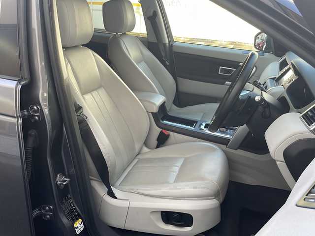 ランドローバー ランドローバー ディスカバリースポーツ 7プラス S E 愛知県 2016(平28)年 5.7万km グレーⅡ /正規ディーラー車//禁煙車//コリス・グレイ/ブラックコントラストルーフ//リアシートエンターテイメントシステム//メーカーナビ//フルセグ/CD/DVD/Bluetooth/MSV/USB/AUV//サラウンドカメラ//ETC//ルームミラー型ドラレコ//シーラスグレインドレザーシート//メモリー式パワーシート＆ランバーサポート//シートヒーター//電動テールゲート//テレインレスポンス//草地/砂利/雪/泥/わだち/砂地//ECO//AEB//ヒルディセントコントロール//19インチスタイルアロイAW//パドルシフト//ドライバーアシストプラスP//自動緊急ブレーキ//レーンデパーチャーウォーニング//パークディスタンスコントロール//パーキングコントロール//ブラインドスポットモニター//クルーズコントロール/ASL//オートマチックハイビーム//アダプティブHIDオートヘッドランプ//F.Rフォグランプ//プッシュスタート/スペアスマートキー//アイドリングストップ//革巻きステアリング//ステアリングリモコン//ハンドルヒーター//純正フロアマット//トノカバー//オートリトラクタブルウィンカーミラー//保証書/取扱説明書/ナビ取扱説明書//D記録簿H29.30.R1.2.3.4.5