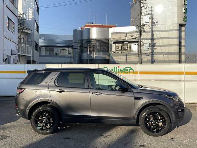 ランドローバー ランドローバー ディスカバリースポーツ 7プラス S E 愛知県 2016(平28)年 5.7万km グレーⅡ /正規ディーラー車//禁煙車//コリス・グレイ/ブラックコントラストルーフ//リアシートエンターテイメントシステム//メーカーナビ//フルセグ/CD/DVD/Bluetooth/MSV/USB/AUV//サラウンドカメラ//ETC//ルームミラー型ドラレコ//シーラスグレインドレザーシート//メモリー式パワーシート＆ランバーサポート//シートヒーター//電動テールゲート//テレインレスポンス//草地/砂利/雪/泥/わだち/砂地//ECO//AEB//ヒルディセントコントロール//19インチスタイルアロイAW//パドルシフト//ドライバーアシストプラスP//自動緊急ブレーキ//レーンデパーチャーウォーニング//パークディスタンスコントロール//パーキングコントロール//ブラインドスポットモニター//クルーズコントロール/ASL//オートマチックハイビーム//アダプティブHIDオートヘッドランプ//F.Rフォグランプ//プッシュスタート/スペアスマートキー//アイドリングストップ//革巻きステアリング//ステアリングリモコン//ハンドルヒーター//純正フロアマット//トノカバー//オートリトラクタブルウィンカーミラー//保証書/取扱説明書/ナビ取扱説明書//D記録簿H29.30.R1.2.3.4.5