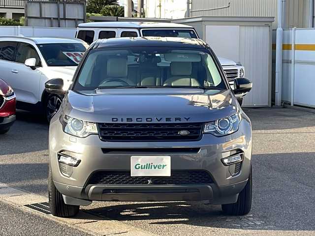 ランドローバー ランドローバー ディスカバリースポーツ 7プラス S E 愛知県 2016(平28)年 5.7万km グレーⅡ /正規ディーラー車//禁煙車//コリス・グレイ/ブラックコントラストルーフ//リアシートエンターテイメントシステム//メーカーナビ//フルセグ/CD/DVD/Bluetooth/MSV/USB/AUV//サラウンドカメラ//ETC//ルームミラー型ドラレコ//シーラスグレインドレザーシート//メモリー式パワーシート＆ランバーサポート//シートヒーター//電動テールゲート//テレインレスポンス//草地/砂利/雪/泥/わだち/砂地//ECO//AEB//ヒルディセントコントロール//19インチスタイルアロイAW//パドルシフト//ドライバーアシストプラスP//自動緊急ブレーキ//レーンデパーチャーウォーニング//パークディスタンスコントロール//パーキングコントロール//ブラインドスポットモニター//クルーズコントロール/ASL//オートマチックハイビーム//アダプティブHIDオートヘッドランプ//F.Rフォグランプ//プッシュスタート/スペアスマートキー//アイドリングストップ//革巻きステアリング//ステアリングリモコン//ハンドルヒーター//純正フロアマット//トノカバー//オートリトラクタブルウィンカーミラー//保証書/取扱説明書/ナビ取扱説明書//D記録簿H29.30.R1.2.3.4.5