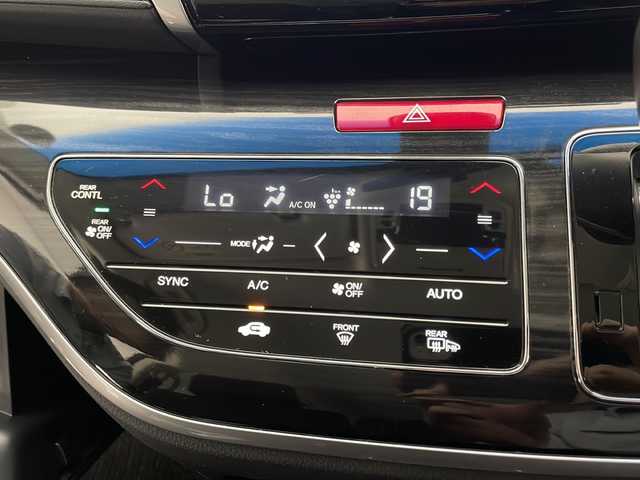 ホンダ オデッセイ アブソルート・EXホンダセンジング 宮崎県 2019(令1)年 5.5万km モダンスティールM 禁煙車/ホンダセンシング/社外ナビ/（ストラーダ/CN-BR300B/CD/FMAM/Bluetooth）/純正ビルトイン2.0ETC/純正LEDオートライト/純正フォグ/純正17インチアルミ/純正フロアマット/両側電動スライドドア/マルチビューモニター/アダプティブクルーズコントロール/レーンディパーチャーアラート/ブラインドスポットモニター/クリアランスソナー/ハーフレザーシート/前席シートヒーター/パワーシート/デュアルオートエアコン/黒木目調パネル/本革巻ハンドル/パドルシフト/ウインカードアミラー/スマートキー/プッシュエンジンスタート/スペアキー/新車時保証書/取扱い説明書