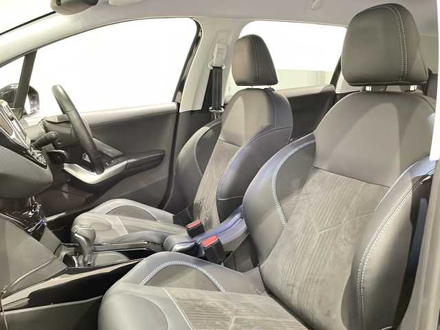 プジョー ２００８ クロスシティ 新潟県 2017(平29)年 1.3万km 黒 オプション/・ナビ/・フルセグTV/クロスシティ標準装備/・グリップコントロール/・CROSSCITYコンパスロゴ/・左右フロントドア前部バッジ/・ラーステッカー／専用フロアマット/・リアサイドウインドウ上部＆リアスポイラー/・アルカンタラ＆テップレザーシート/・シートヒーター/・上級革巻ステアリングホイール（GT Lineタイプ）/・バックアイカメラ/・Peugeotミラースクリーン/・Apple CarPlay/標準装備/・クルーズコントロール/・リアパーキングセンサー/・オートライト/・オートエアコン/・ＥＴＣ/・ドライブレコーダー