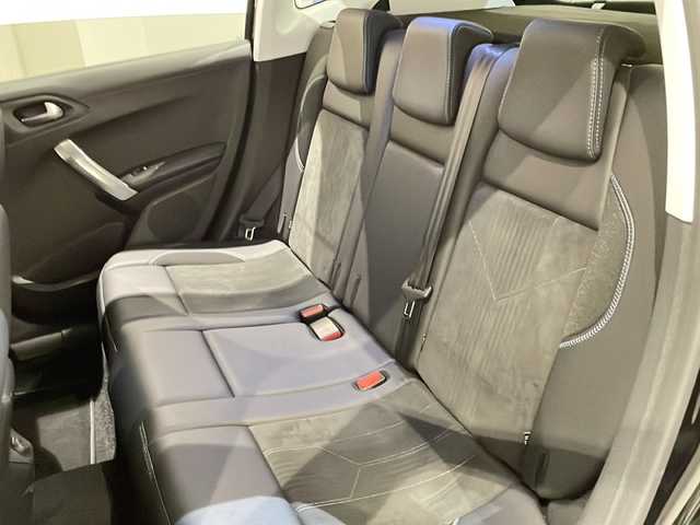 プジョー ２００８ クロスシティ 新潟県 2017(平29)年 1.3万km 黒 オプション/・ナビ/・フルセグTV/クロスシティ標準装備/・グリップコントロール/・CROSSCITYコンパスロゴ/・左右フロントドア前部バッジ/・ラーステッカー／専用フロアマット/・リアサイドウインドウ上部＆リアスポイラー/・アルカンタラ＆テップレザーシート/・シートヒーター/・上級革巻ステアリングホイール（GT Lineタイプ）/・バックアイカメラ/・Peugeotミラースクリーン/・Apple CarPlay/標準装備/・クルーズコントロール/・リアパーキングセンサー/・オートライト/・オートエアコン/・ＥＴＣ/・ドライブレコーダー